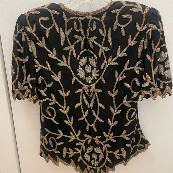 Laurence Kazar Embellished Black and Tan Short Sleeve Blouse - Picture 2 of 7